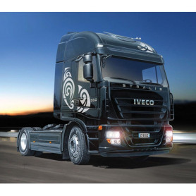ITALERI 1/24 TRUCK IVECO STRALIS SPACE CUBE