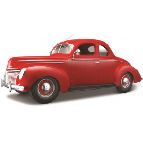 Maisto 1:18 1939 Ford Deluxe Coupe - Red