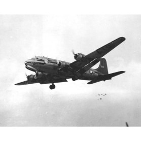 REVELL C-54D BERLIN AIRLIFT "701TH ANNIVERSARY" 1:72