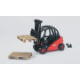 Bruder 1:16 Linde Fork Lift w- 2 pallets