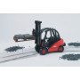 Bruder 1:16 Linde Fork Lift w- 2 pallets